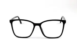 Óculos da Optic Popular com armação Preta,estilo moderno e leve,ideal para uso diário.
